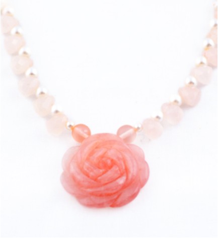 Rose quartz and pearl pendant necklace
